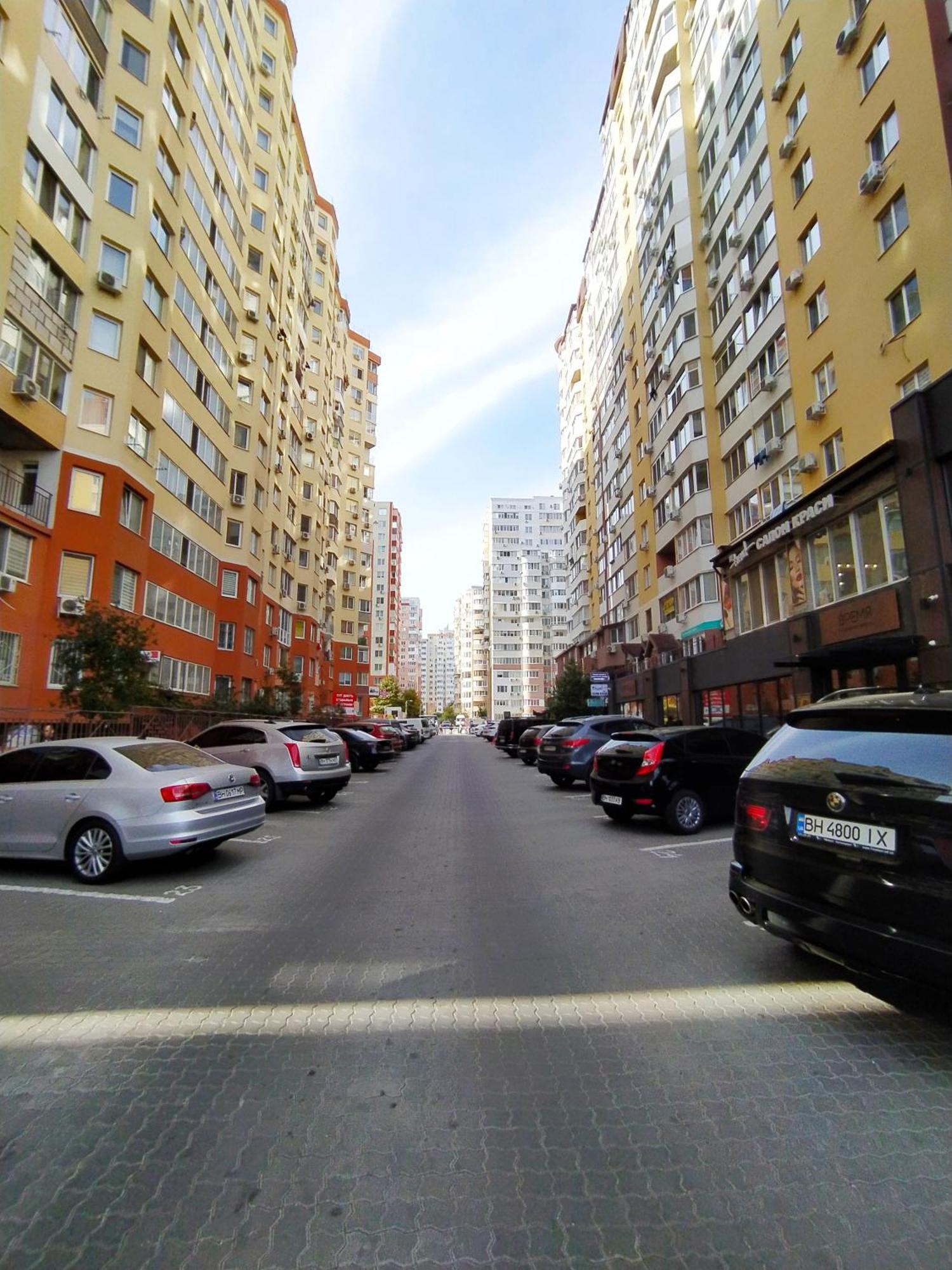 в жилом комплексе левитана,массив радужный Odesa